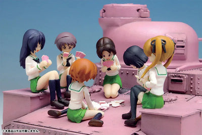 1/35 "GIRLS and PANZER" Usagi-san Team Trump Figure Setㅤ – Platz Hobby – ActionFigureBrasil