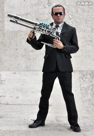 1/6 Real Masterpiece Collectible Figure - Men in Black 3: Tommy Lee Jones as Agent Kㅤ – ENTERBAY – ActionFigure Brasil — close