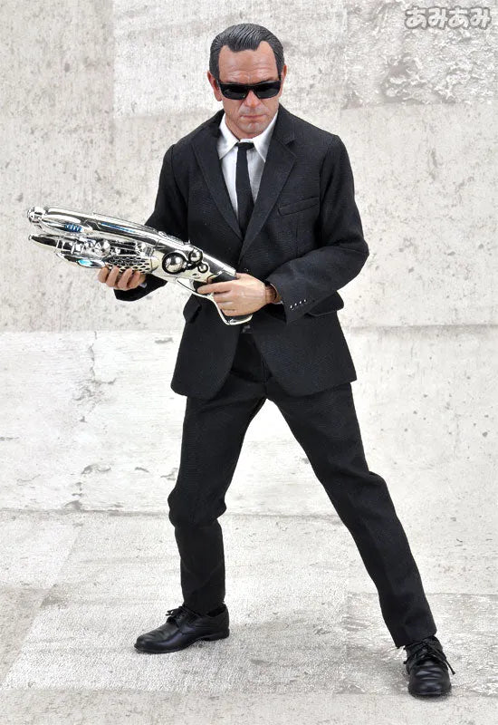1/6 Real Masterpiece Collectible Figure - Men in Black 3: Tommy Lee Jones as Agent Kㅤ – ENTERBAY – ActionFigure Brasil