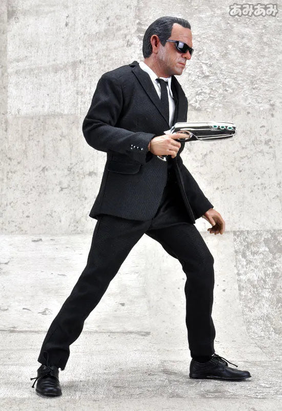 1/6 Real Masterpiece Collectible Figure - Men in Black 3: Tommy Lee Jones as Agent Kㅤ – ENTERBAY – ActionFigure Brasil