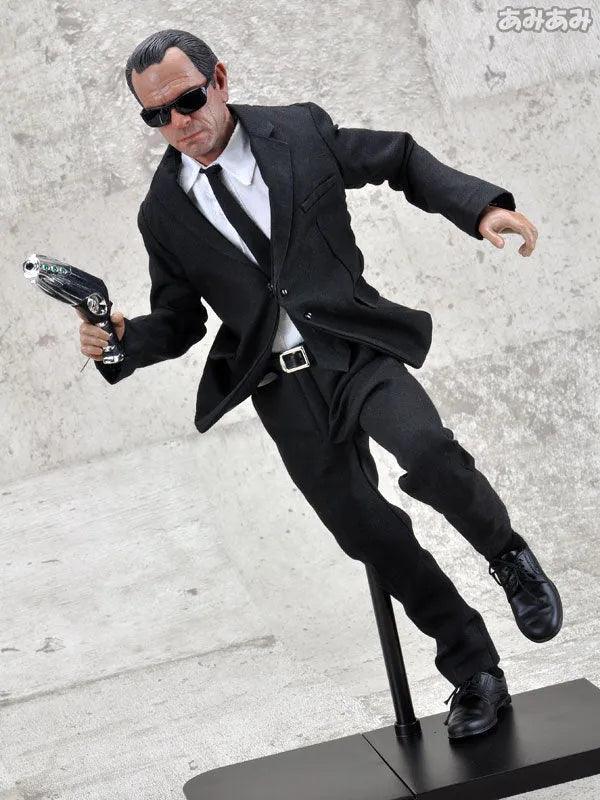 1/6 Real Masterpiece Collectible Figure - Men in Black 3: Tommy Lee Jones as Agent Kㅤ – ENTERBAY – ActionFigure Brasil
