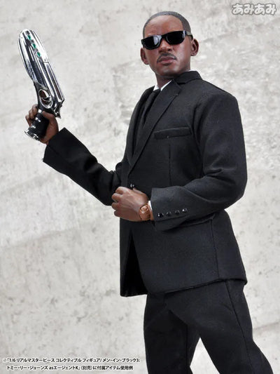 1/6 Real Masterpiece Collectible Figure - Men in Black 3: Will Smith as Agent Jㅤ – ENTERBAY – ActionFigure Brasil — iluminação de estúdio