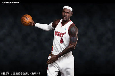 1/6 Real Masterpiece Collectible Figure NBA Collection LeBron Jamesㅤ – Enterbay – ActionFigure Brasil — close