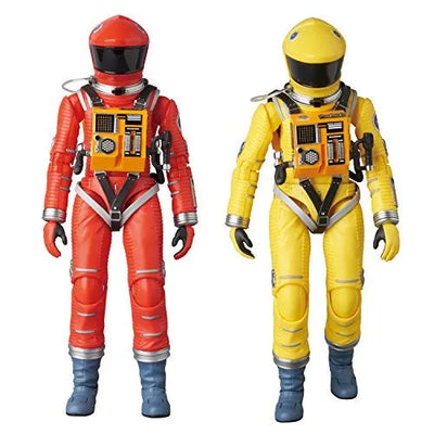 2001: A Space Odyssey - Mafex No.034 - Space Suit - Orange ver. (Medicom Toy)ㅤ – Medicom Toy – ActionFigureBrasil — ângulo diferente