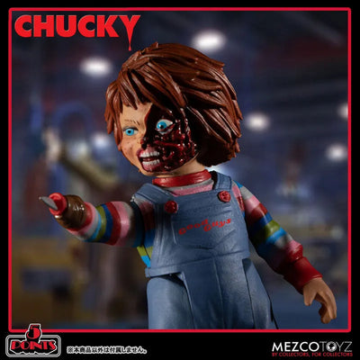 5 Point / Child's Play Series: Chucky Action Figure Deluxe Setㅤ – Mezco – ActionFigure Brasil — ângulo diferente