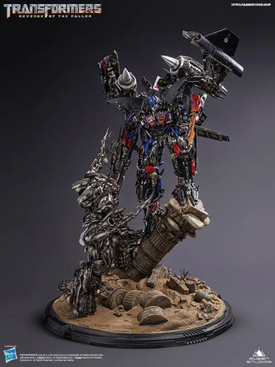 Superman (Black Suit) 1/3 Scale Statue