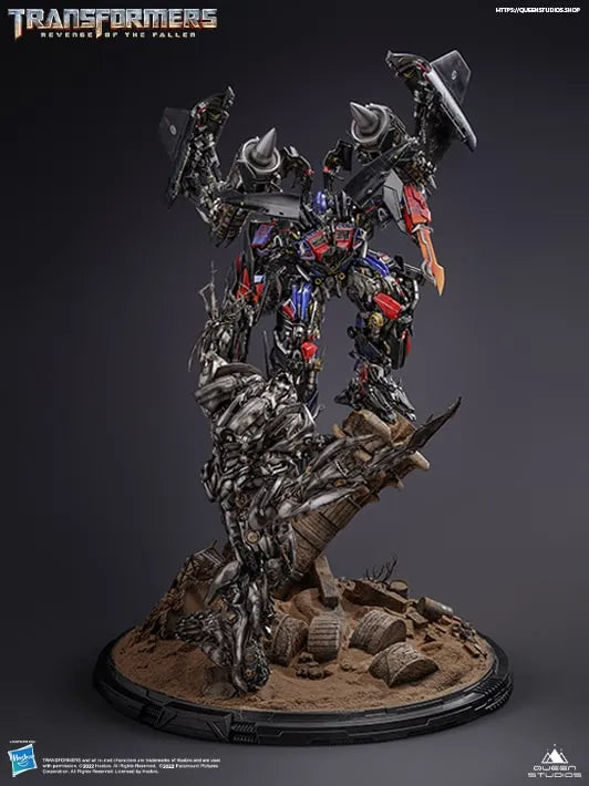 Superman (Black Suit) 1/3 Scale Statue