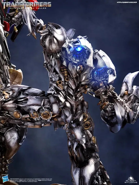 Superman (Black Suit) 1/3 Scale Statue