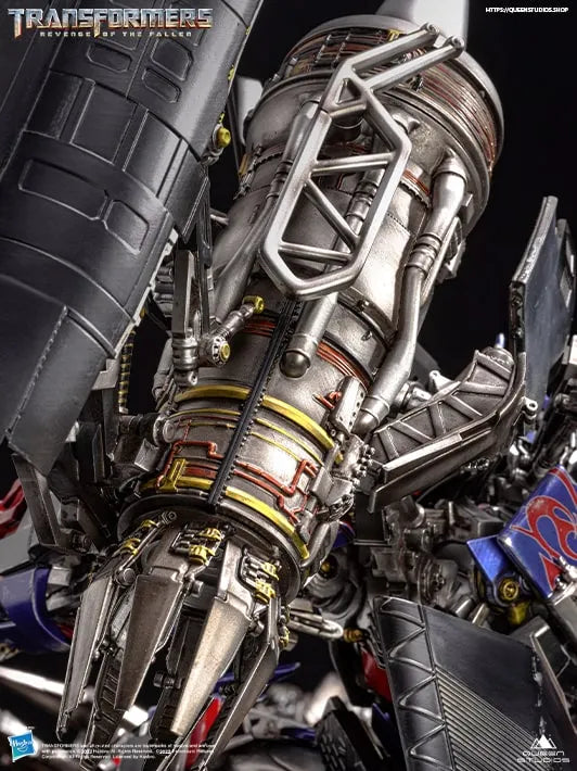 Superman (Black Suit) 1/3 Scale Statue