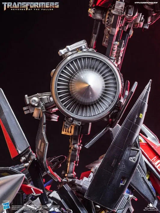 Superman (Black Suit) 1/3 Scale Statue