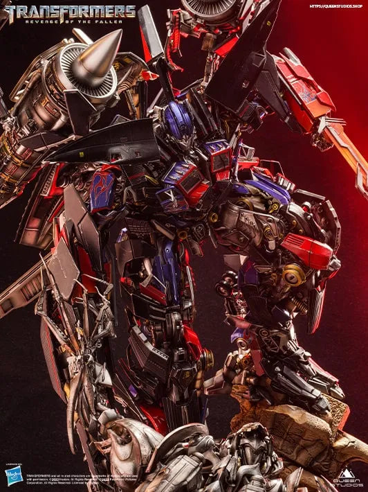 Superman (Black Suit) 1/3 Scale Statue