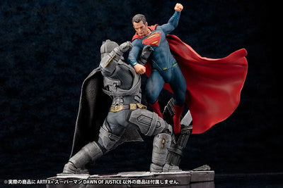 ARTFX+ - Batman vs Superman Dawn of Justice: Superman DAWN OF JUSTICE 1/10ㅤ – Kotobukiya – ActionFigureBrasil — com base expositora
