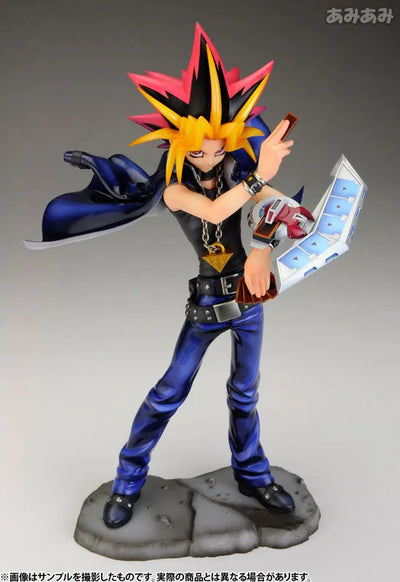 ARTFX J Yu-Gi-Oh! Duel Monsters Yami Yugi 1/7ㅤ – Kotobukiya – ActionFigureBrasil — com base expositora