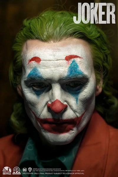 Arthur Fleck - LIMITED EDITION: 350 – Infinity Studio X Penguin Toys – ActionFigure Brasil — com base expositora