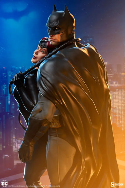 Batman and Catwoman - LIMITED EDITION: 1500 – Sideshow Collectibles – ActionFigure Brasil — ângulo diferente