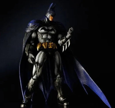 Batman: Arkham City - Batman - Play Arts Kai (Square Enix)ㅤ – Square Enix – ActionFigure Brasil — iluminação de estúdio