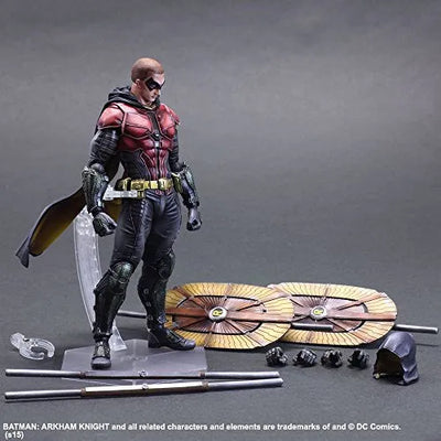 Batman: Arkham Knight - Robin - Play Arts Kai (Square Enix)ㅤ – Square Enix – ActionFigureBrasil — com base expositora