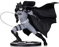 Batman - Batman Black & White Statue: Ivan Reisㅤ – Hot Toys – ActionFigureBrasil