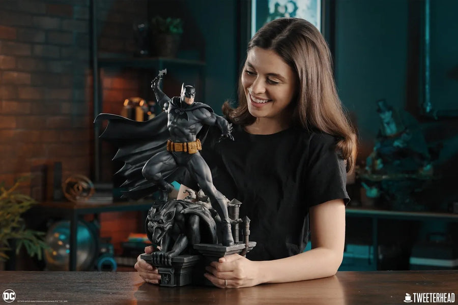 Batman™ (Black and Gray Edition) - LIMITED EDITION: 300 (Quarter Scale) – Tweeterhead – ActionFigure Brasil