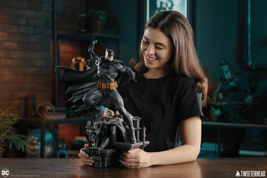 Batman™ (Black and Gray Edition) - LIMITED EDITION: 300 (Quarter Scale) – Tweeterhead – ActionFigure Brasil