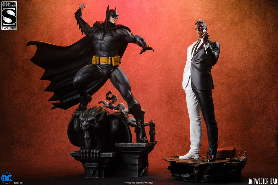 Batman™ (Black and Gray Edition) - LIMITED EDITION: 300 (Quarter Scale) – Tweeterhead – ActionFigure Brasil