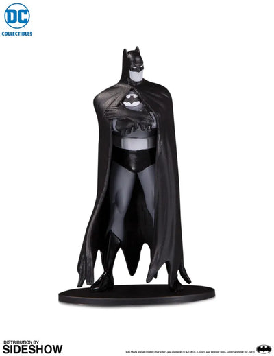 Batman Black & White Set of 7 Mini Figures - LIMITED EDITION – DC Direct – ActionFigure Brasil — ambientada