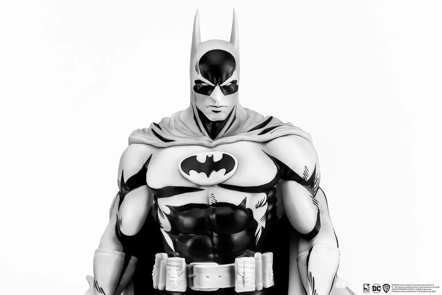 Batman Black & White Version (PX Exclusive) - LIMITED EDITION: 2000 (Black & White Version) – PureArts – ActionFigure Brasil