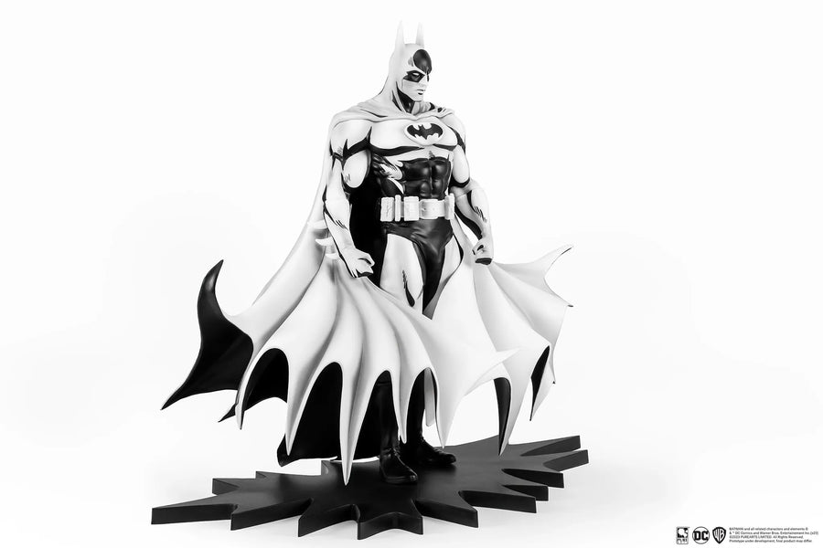 Batman Black & White Version (PX Exclusive) - LIMITED EDITION: 2000 (Black & White Version) – PureArts – ActionFigure Brasil
