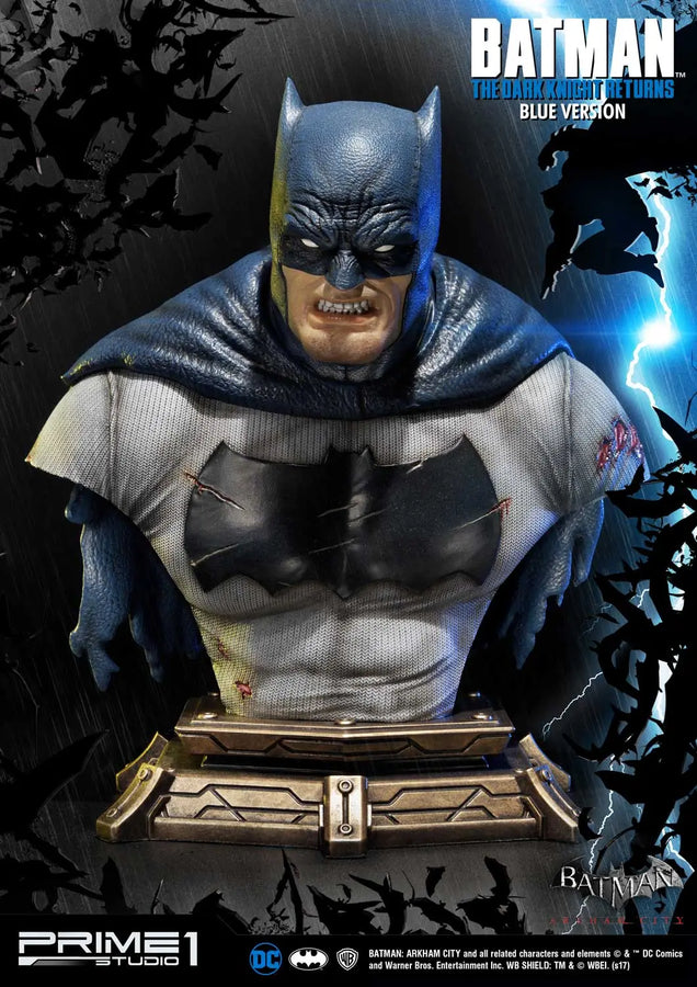Batman (Blue Version) Batman: Arkham City (The Dark Knight Returns) – Prime1Studio – ActionFigure Brasil
