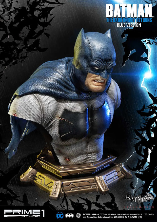 Batman (Blue Version) Batman: Arkham City (The Dark Knight Returns) – Prime1Studio – ActionFigure Brasil