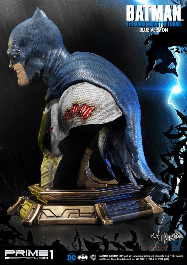 Batman (Blue Version) Batman: Arkham City (The Dark Knight Returns) – Prime1Studio – ActionFigure Brasil