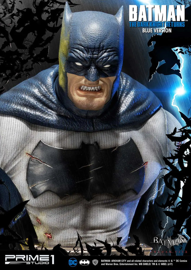 Batman (Blue Version) Batman: Arkham City (The Dark Knight Returns) – Prime1Studio – ActionFigure Brasil
