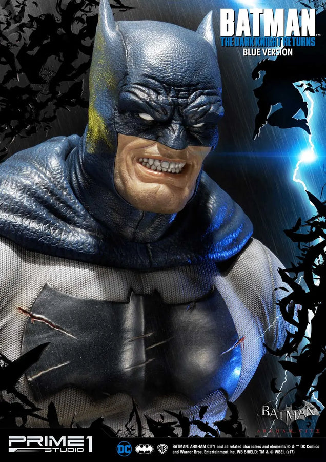 Batman (Blue Version) Batman: Arkham City (The Dark Knight Returns) – Prime1Studio – ActionFigure Brasil