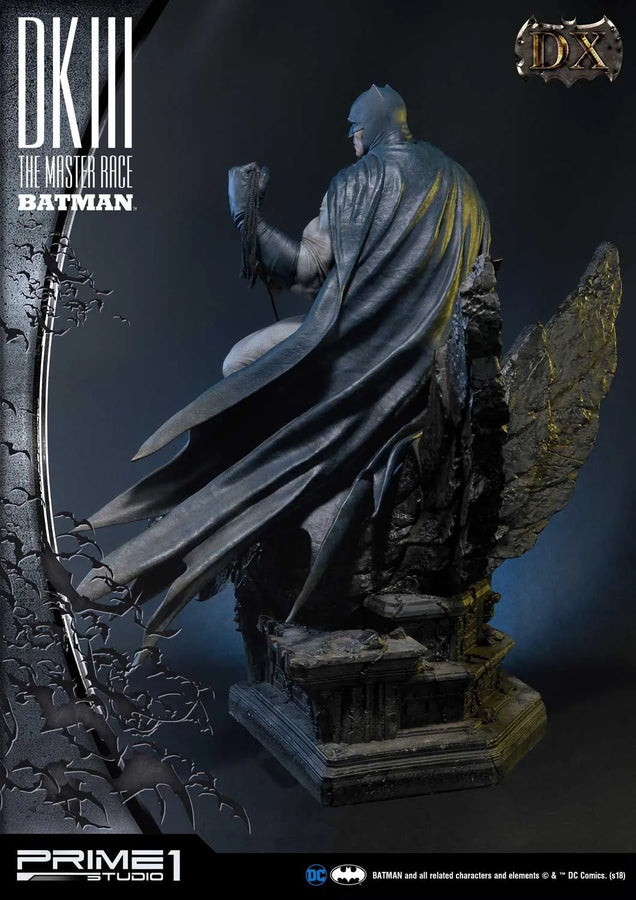 Batman (Deluxe Version) Batman Dark Knight III The Master Race (Comics) – Prime1Studio – ActionFigure Brasil