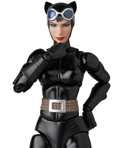 Batman: Hush - Catwoman - Mafex No. 123 (Medicom Toy)ㅤ – Medicom Toy – ActionFigure Brasil — com base expositora