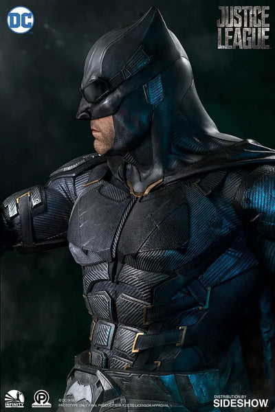 Batman - LIMITED EDITION: 600 – Infinity Studio X Penguin Toys – ActionFigure Brasil — ambientada