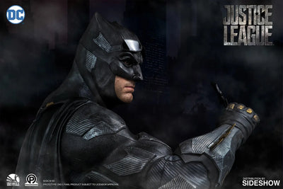 Batman - LIMITED EDITION: 600 – Infinity Studio X Penguin Toys – ActionFigure Brasil — ambientada