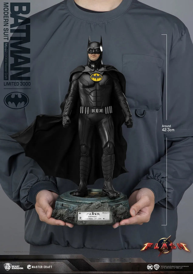 Batman Modern Suit - LIMITED EDITION: 3000 – Beast Kingdom – ActionFigure Brasil