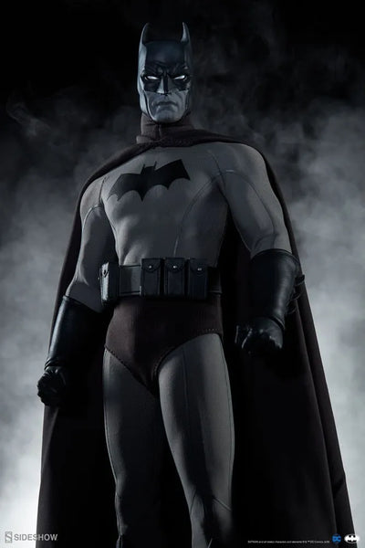 Batman (Noir Version) - LIMITED EDITION: 500 – Sideshow Collectibles – ActionFigure Brasil — detalhe do produto