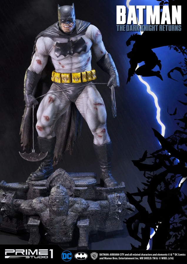 Batman (Regular Version) Batman: Arkham City – Prime1Studio – ActionFigure Brasil