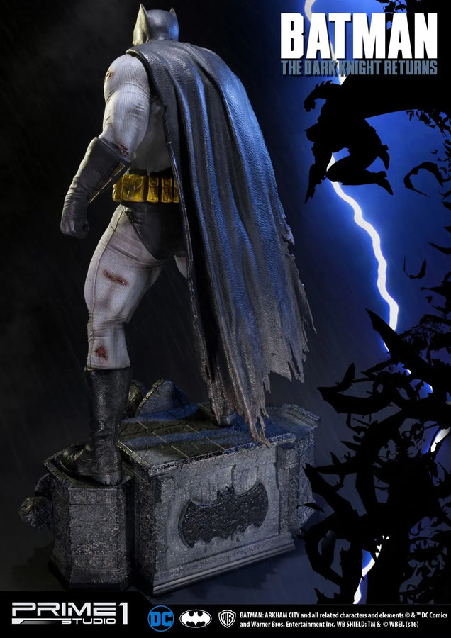 Batman (Regular Version) Batman: Arkham City – Prime1Studio – ActionFigure Brasil