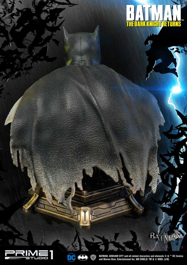 Batman (Regular Version) Batman: Arkham City (The Dark Knight Returns) – Prime1Studio – ActionFigure Brasil