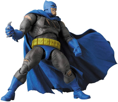 Batman: The Dark Knight Returns - Batman - Bruce Wayne - Mafex No.119 - The Dark Knight Triumphant (Medicom Toy)ㅤ – Medicom Toy – ActionFigure Brasil — com base expositora