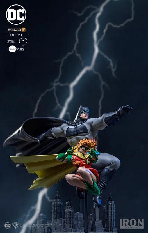 Batman: The Dark Knight Returns - Batman & Robin Deluxe 1/10 Art Scale Statue(Provisional Pre-order)ㅤ – IRON STUDIOS – ActionFigure Brasil