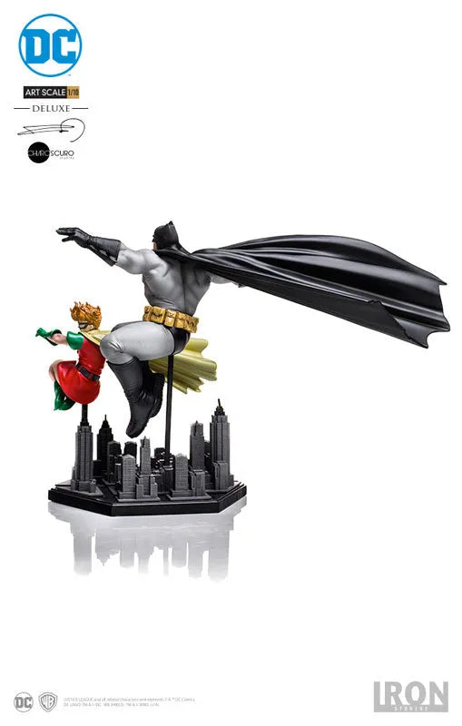 Batman: The Dark Knight Returns - Batman & Robin Deluxe 1/10 Art Scale Statue(Provisional Pre-order)ㅤ – IRON STUDIOS – ActionFigure Brasil