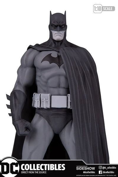 Batman (Version 3) - LIMITED EDITION: 5000 – DC Direct – ActionFigure Brasil — iluminação de estúdio