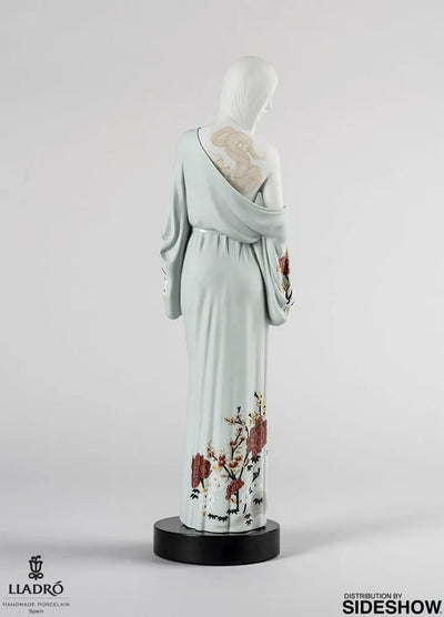 Beauty with Dragon Tattoo Woman – Lladró – ActionFigure Brasil — embalagem