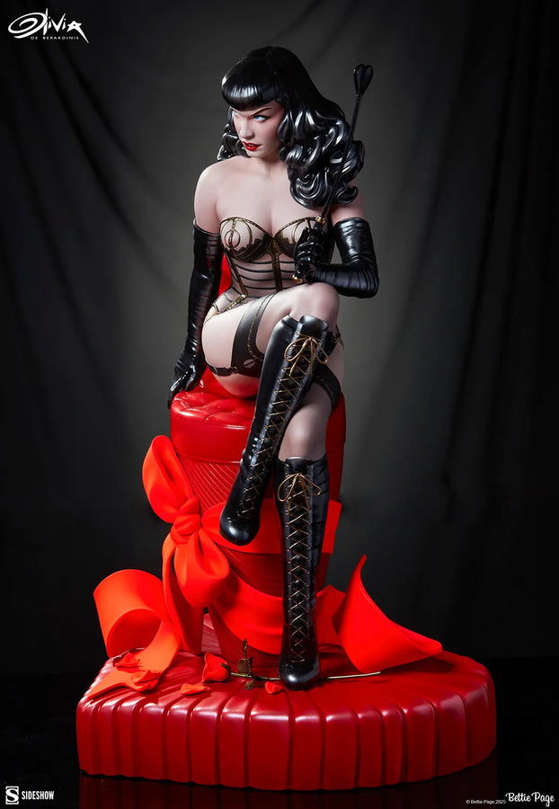 Bettie Page: Love Hurts - LIMITED EDITION: 450 – Sideshow Collectibles – ActionFigure Brasil