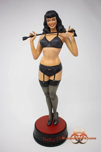 Bettie Page – Quarantine Studio – ActionFigure Brasil — acessórios