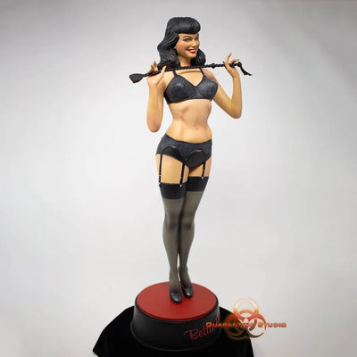 Bettie Page – Quarantine Studio – ActionFigure Brasil — ângulo diferente
